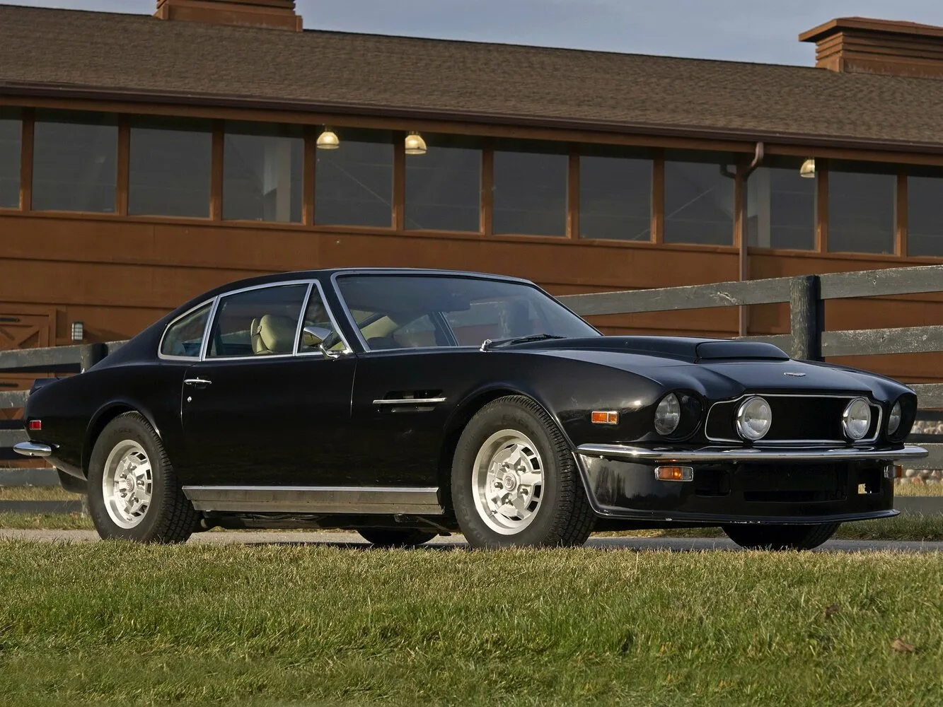 Aston Martin V8 Vantage