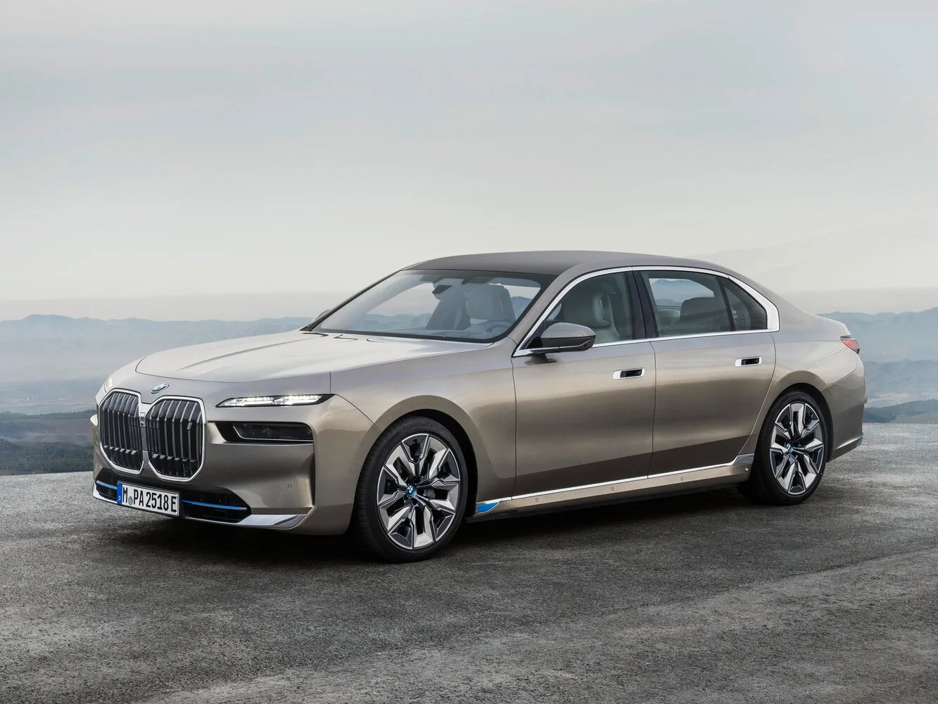 BMW i7
