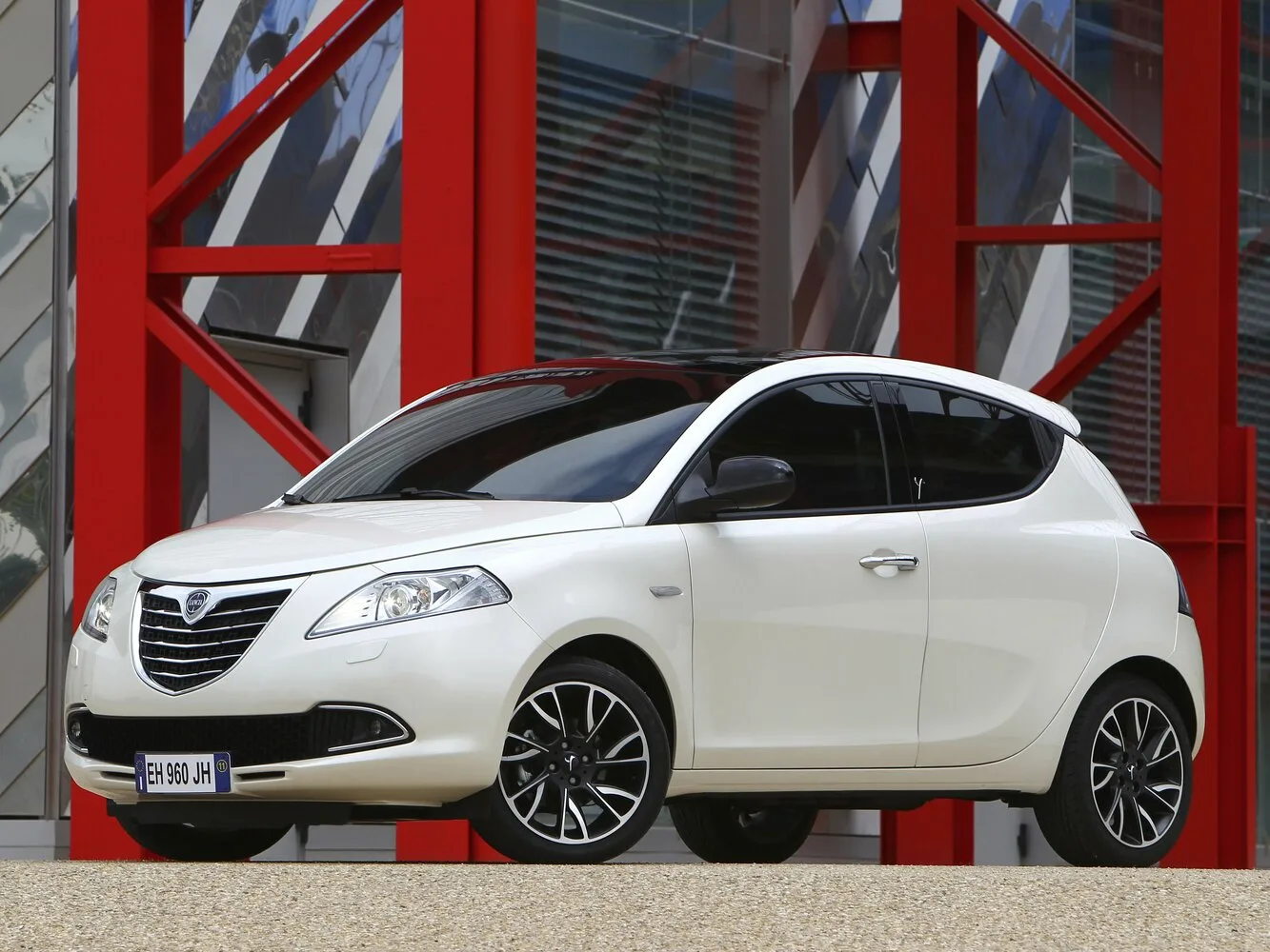 Lancia Ypsilon