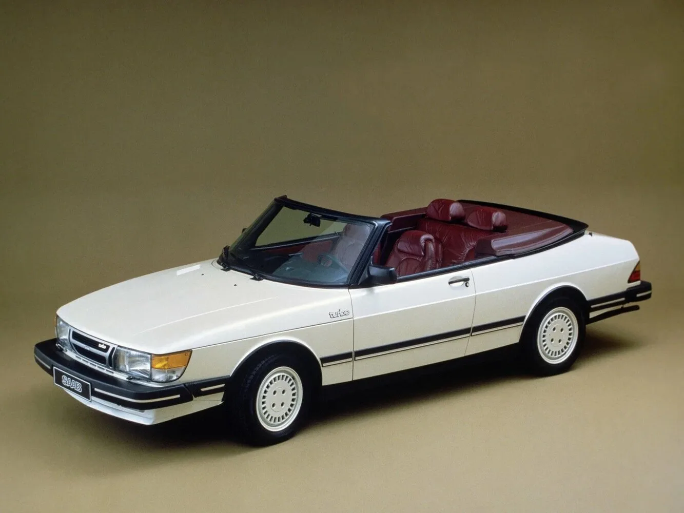 Saab 900
